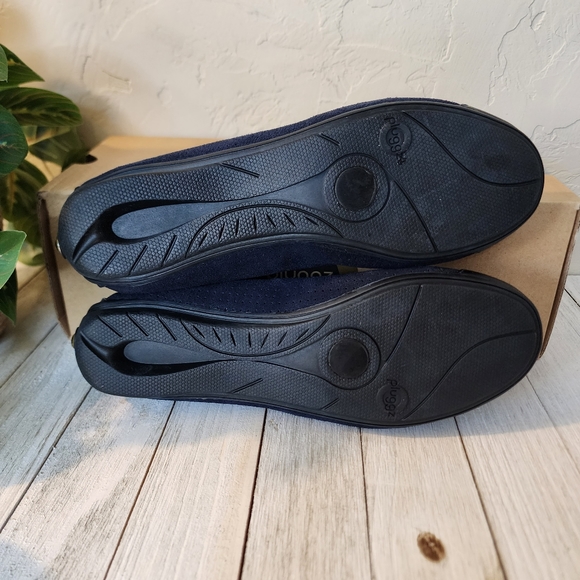 Pluggz Isis Navy Suede Ballet Flats NIB Size 6 - Picture 12 of 14